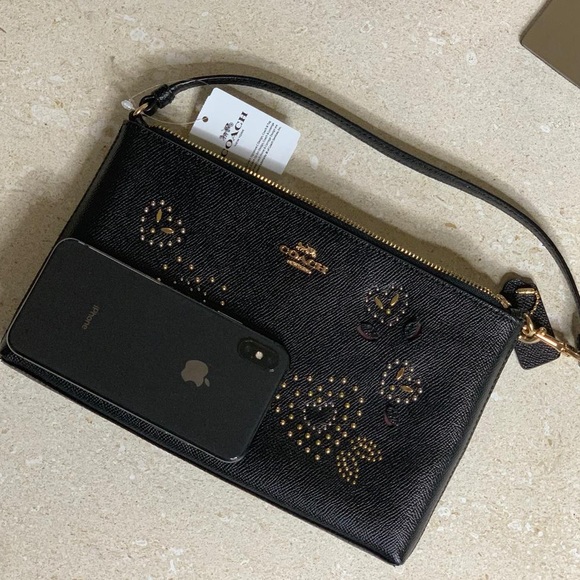 🔥SALE🔥COACH WRISTLET - Picture 6 of 7